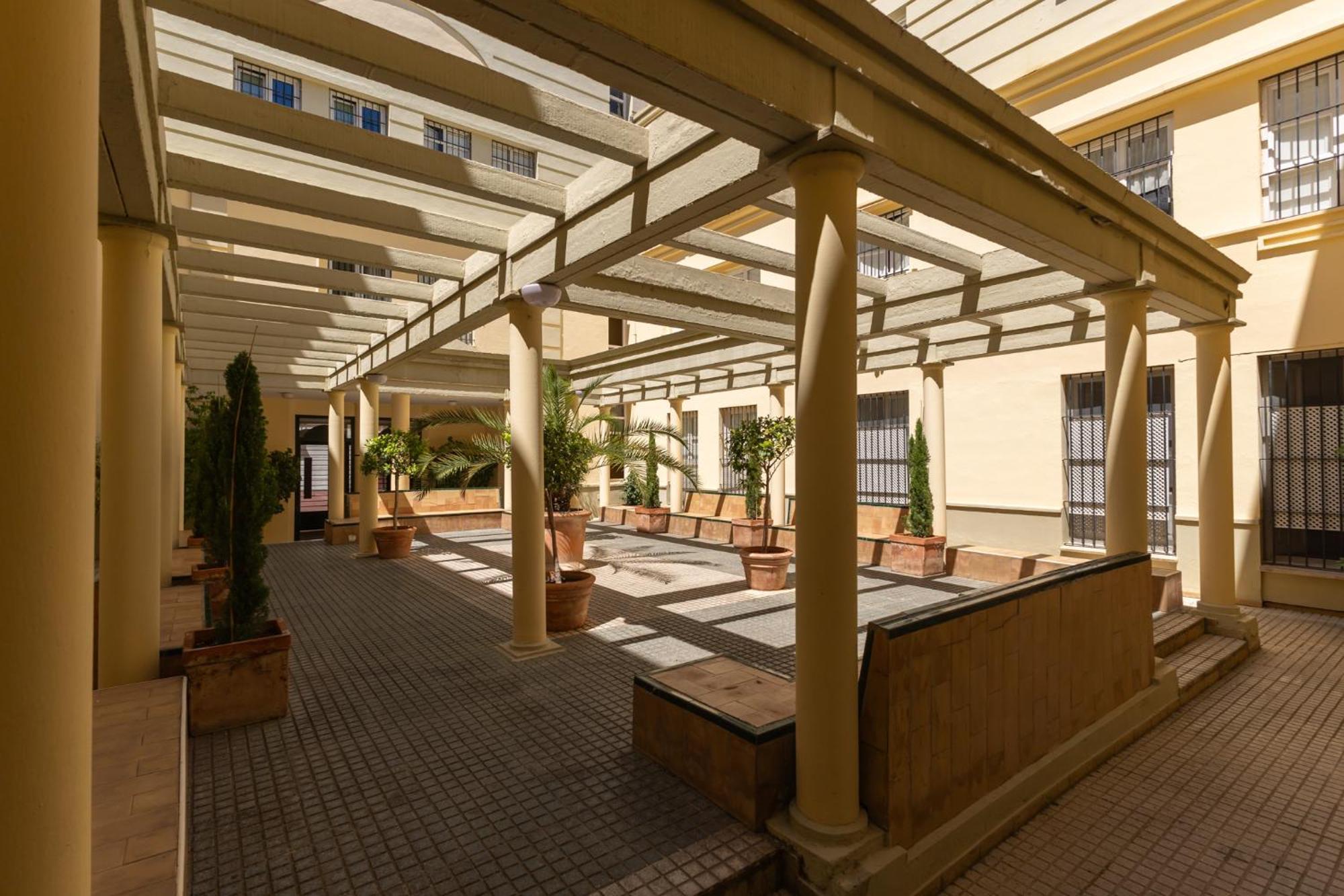 Conde Center Premium Suites, Free Parking セビリア エクステリア 写真